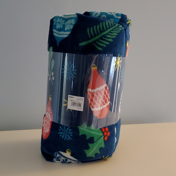 NEW! The Big One ORNAMENTS PRINT Oversizes Throw - Picture 2 of 3